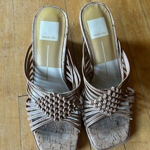 Dolce Vita Beige Woven Sandals. Size 7.5 med.